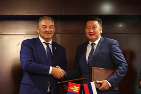 Улан-Батор посетил депутат Государственной Думы Федерального Собрания Российской Федерации, президент Федерации хоккея России, выдающийся хоккейный вратарь В.А.Третьяк. Подписан Меморандум о сотрудничестве между федерациями хоккея России и Монголии