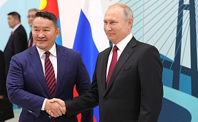 На полях Восточного экономического форума состоялась встреча Президента России В.В.Путина с Президентом Монголии Х.Баттулгой