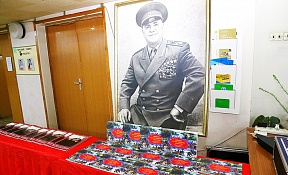 На базе Центральной детской библиотеки состоялась презентация книги для детей младшего и среднего школьного возраста «10 великих русских полководцев». Организатором данного мероприятия выступил Мемориальный дом- музей Г.К. Жукова в Улан-Баторе